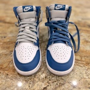 Jordan 1 Retro High OG-size 3Y. Barely used in like new condition-no creases.